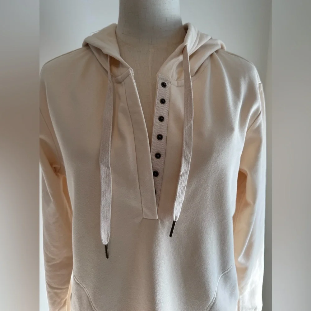Heartloom‎ Crop Hoodie Sweater
(Listing#20) - Picture 5 of 8